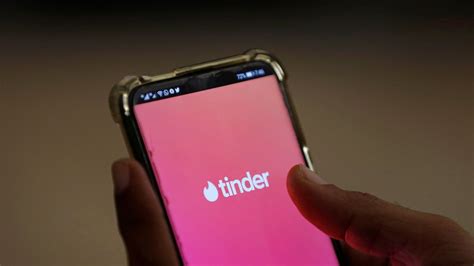 Tinder now offering invite